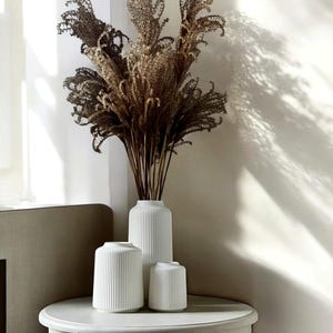 Modern 3D printed vase by SCULPTIQUE | 3D vase | flower vase | sustainable | decorative vase | modern home decoration