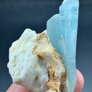 40 Gram Natural Sky Blue Colour Of Aquamarine Crystal / Specimen From Skardu Pakistan