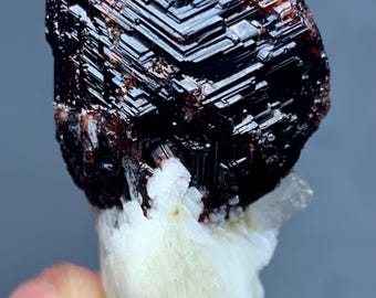 Esemplare di cristallo di granato: pietra preziosa naturale del Pakistan (24 g)