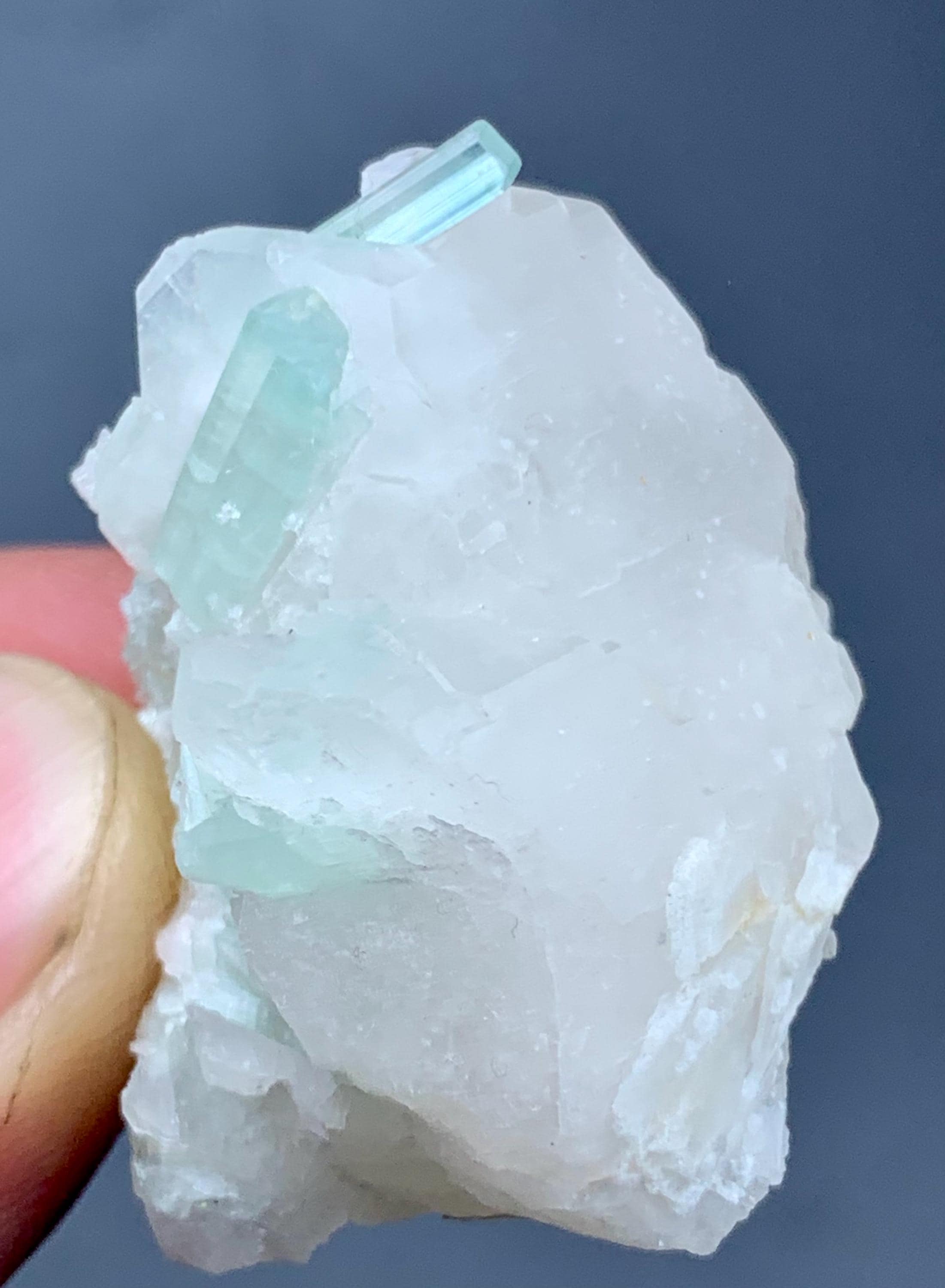 23グラムのトルマリン結晶/標本（アフガニスタン産クォーツ入り