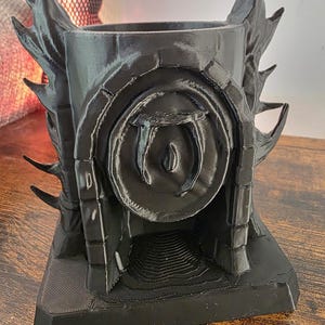 Elder Spirals IV Oblivion Stifthalter - Schreibtisch Accessoire, RPG Geschenk, Büro Deko für Gamer und Fantasy Fans