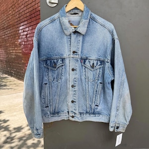 Vintage 90&#39;s Distressed Levi&#39;s Denim Light Wash Jean Jacket Made in USA Medium