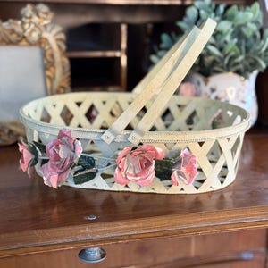 Vintage Metal Rose Tray – Shabby Chic Decorative Serving Tray, Floral Home Decor, Cottagecore Vanity Tray, Retro Accent Piece