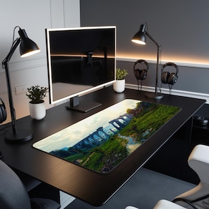 Tanks Map Westfield Mousepad, Große Naturansicht Schreibtischmatte, Brücke und grüne Hügellandschaft für Panzerspielliebhaber