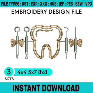 以下が含まれることがあります： 中央にベージュの歯の輪郭、その両側に4本のグレーの歯科用器具が配置された刺繍デザインファイル。2本の器具にはベージュのリボンが付いている。テキストには、FILE TYPES: DST : EXP : XXX : HUS : JEF : PES : SEW : VP3、EMBROIDERY DESIGN FILE、3 SIZES 4x4 5x7 8x8、INSTANT DOWNLOADが含まれている。