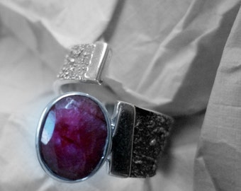Idol Ring mit Rubin, Weiss und Schwarz Süssperlen  Silber 925 karat
