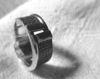 silver wedding band ring