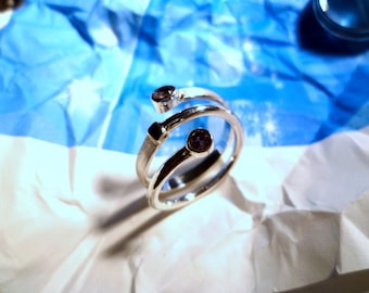 Kharma Spiralring beide Seiten mit Steinen und halb matt, fertig