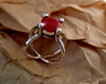 Tulip ring with round  facet cut ruby 9mm  silver 925 ct