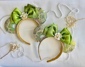 Princess Tiana Minnie Ears, Elegant Disney Princess Headband, Green Satin Bow Mouse Ears, Disney World Outfit Accessory, Princess and Frog