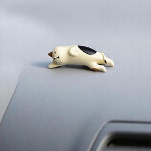 Sleeping Cat Car Dashboard Decor – Cute Japanese Style, Cat Figurine,  Car Interior, Cute sleeping cat  | Funny Animal, Car Accessory Gift