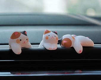 Cartoon Kawaii Cat Car Armaturenbrett Dekor - Niedliche Katzenfigur Ornament, niedliche Cartoon-Figur, Auto-Review-Spiegeldekor, bestes Geschenk für Katzenliebhaber