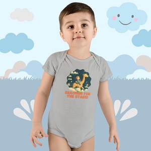 Mono de bebé®, niño sobre jirafa que alcanza las estrellas, traje de bebé, mono de bebé, animales lindos, regalo de baby shower con temática de bosque, ¡regalo de cumpleaños!