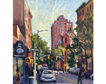 Puede incluir: Pintura al óleo de una escena de calle urbana con edificios de ladrillo, coches y peatones. Un edificio alto y ornamentado es central. El cielo es azul claro, lo que sugiere un día soleado. La pintura captura la esencia de la vida urbana.