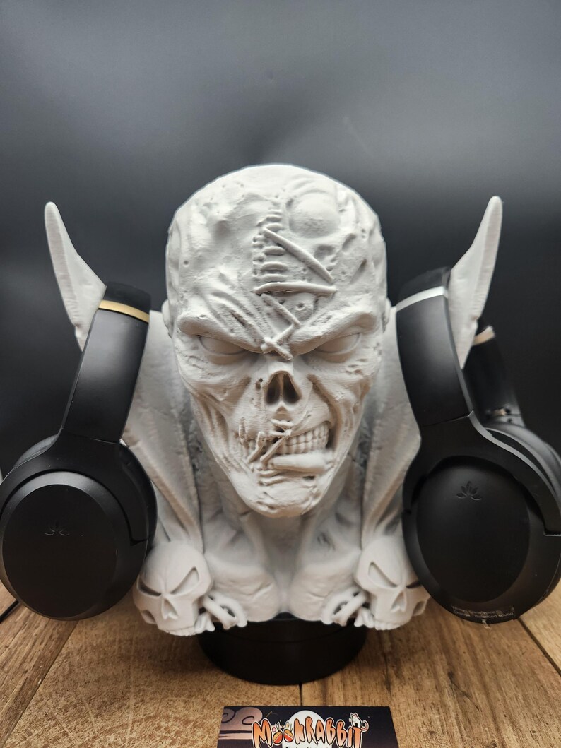 Puede incluir: Un juego de tres tazas de cer&aacute;mica con un acabado mate moteado. Las tazas son de color crema, gris claro y gris oscuro. Cada taza tiene un dise&ntilde;o simple y minimalista y un asa redondeada.