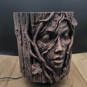 Vaso da fiori con dea celtica della foresta, driade - Arte astratta pagana - Decorazione da giardino - Fioriera - Regalo per lei - Decorazione per sala giochi