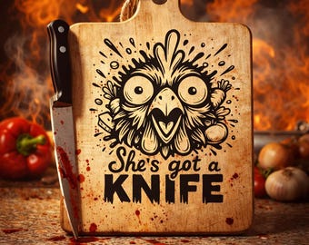Sie hat ein Messer SVG | Lustige Huhn Schneidebrett Cut File | Küche Humor Laser Gravur Design | Sarkastisches Bauernhaus Dekor