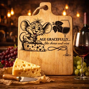 Vieillir avec grâce comme le fromage et le vin, fichier de gravure de vin de fromage de souris drôle | SVG découpé au laser (téléchargement numérique)