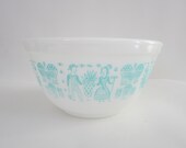 Pyrex 1.5 Quart Bowl with Robins Egg Blue Graphics