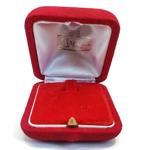 Vintage Joya Majorica Spanish - Red Wedding or Engagement Ring Display Jewellery Gift Presentation Box
