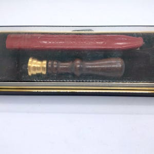 Sello de lacre y barra adhesiva Siegellack vintage 'Letra R'. ¡EN CAJA!