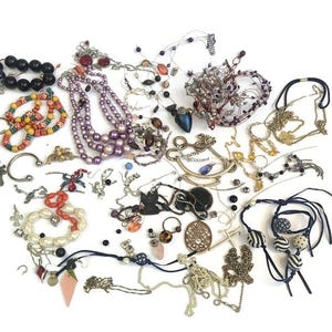 Vintage / Modern Large Jewellery Joblot: Chains, Odd Earrings, Crafting Supplied Beads etc