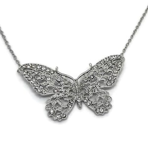 ヴィンテージシルバートーンクリスタルバタフライペンダントネックレス