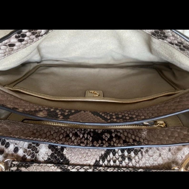 Stuart Weitzman Axelväska/Clutch med orm-/pytonmönstrat tryck bild 9