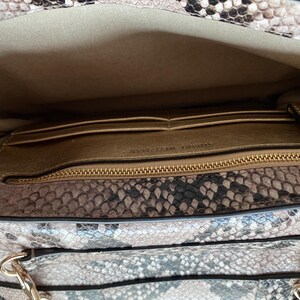 Stuart Weitzman Axelväska/Clutch med orm-/pytonmönstrat tryck bild 10