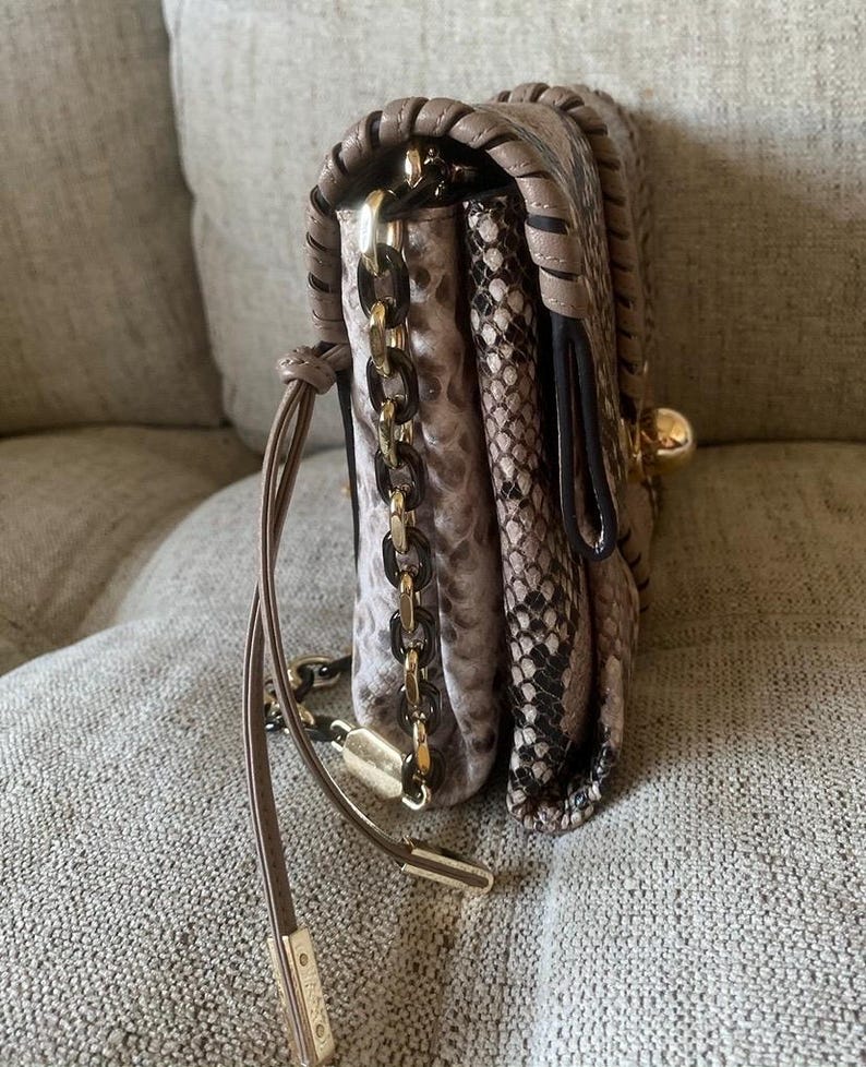 Stuart Weitzman Axelväska/Clutch med orm-/pytonmönstrat tryck bild 6