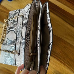 Stuart Weitzman Axelväska/Clutch med orm-/pytonmönstrat tryck bild 8