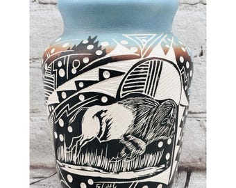 Navajo Diné Buffalo Sgraffito Etched Pottery Vase Signed F Little 1992