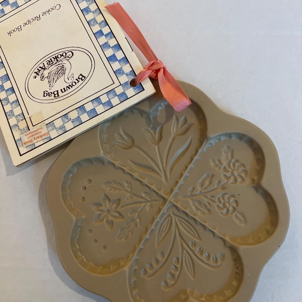 Brown Bag Cookie Art 1994 Diseño de Hill Cuatro corazones con flores con folleto de recetas