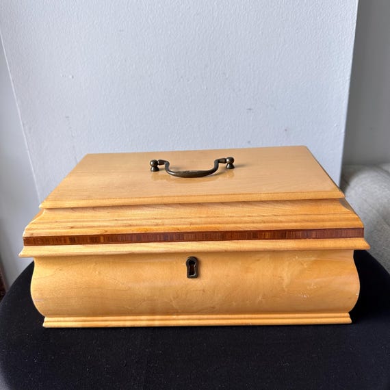 Vintage Maple Traditional Jewerly Box w/Fitted Interior & Inlaid Rosewood No Key