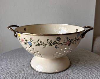 Vintage Enamel Colander hand-painted Floral Pattern Brass Handles Pedestal Bowl 8 1/2 D