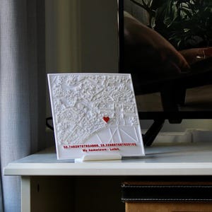 Cadeau plan de la ville personnalisé - Mémoire imprimée en 3D avec coeur et coordonnées (18 x 18 cm)