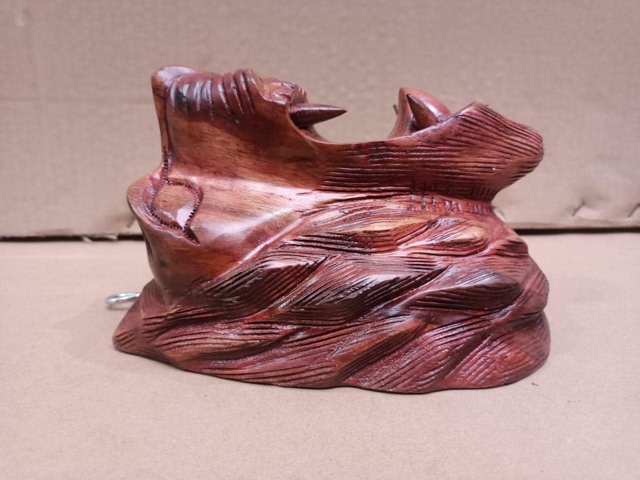 ヴィンテージの吠えるライオンの木彫り – 手作りの木製ライオンの彫刻