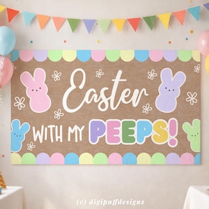 Può includere: Un banner pasquale marrone con le parole "Easter with my Peeps!" in bianco e colori pastello. Il banner presenta personaggi di coniglietti dei cartoni animati in rosa, blu, viola e verde, ed è decorato con fiori.