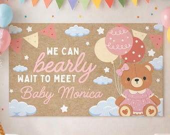 Plantilla editable de pancarta "We Can Bearly Wait", fondo rosa para baby shower de niña con osito de peluche, letrero de bienvenida para fiestas