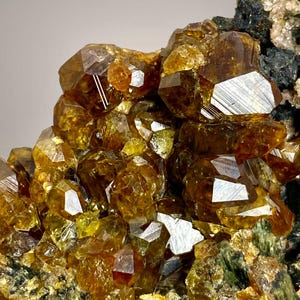 Topazolite garnet - Etsy 日本