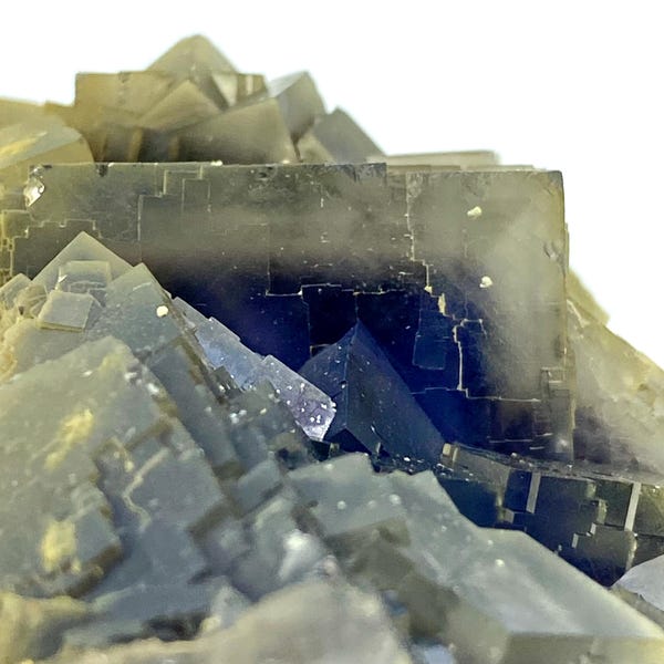 570 Gramm schweres Einzelstück! Graues innerblau geätztes kubisches FLUORIT-Muster aus PAKISTAN-Mineraliensammler / Mineralprobe / Ausstellungsstück