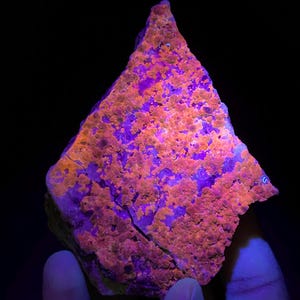 414 gram unikt sällsynt naturligt fluorescerande AFGHANIT med PYRITprov @ AFGHANISTAN Mineralsamlare/Mineralprov/UV-reaktiv