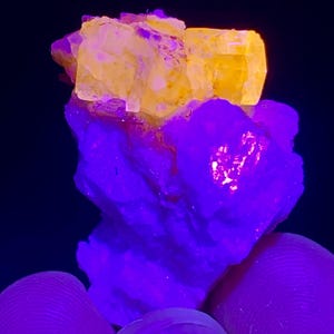 61 Carat Unique Rare Fluorescent APATITE With MUSCOVITE (Mica) On Matrix Specimen @PAKISTAN Mineral Collectors/Display Specimen/Uv Reactive