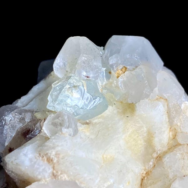 Espécime de cristal de quartzo topázio água-marinha sobre feldspato, Paquistão