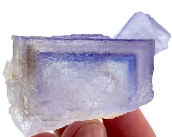 Esemplare unico di fluorite cubica vetrosa blu naturale a linea fantasma da 113 grammi @PAKISTAN Collezionisti di minerali/Fluorite a zona blu/Incisione naturale