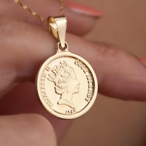 14K Real Solid Gold II Queen Elizabeth Vintage Necklace,Souvenir Necklace