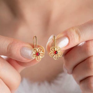 14k Gold Dainty Flower Hoop Earrings,Daisy Earrings,Bridal Earrings,Wedding Earrings,