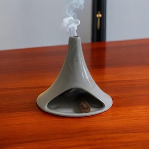 Anthracite Ceramic Palo Santo & Sage Burner – Chimney Incense Holder for Aromatherapy, Meditation, Gray Minimalist Tray, Unique Gift