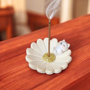 Cherry Blossom Sakura Animal Incense Stick Burner – Adorable Aromatherapy Ash Catcher & Zen Incense Holder for Home Decor