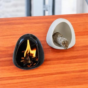 Ceramic Egg-Shaped Palo Santo Holder – Modern Open Flame Burner for Meditation & Smudging,Black, White Minimalist Incense Stand, Unique Gift